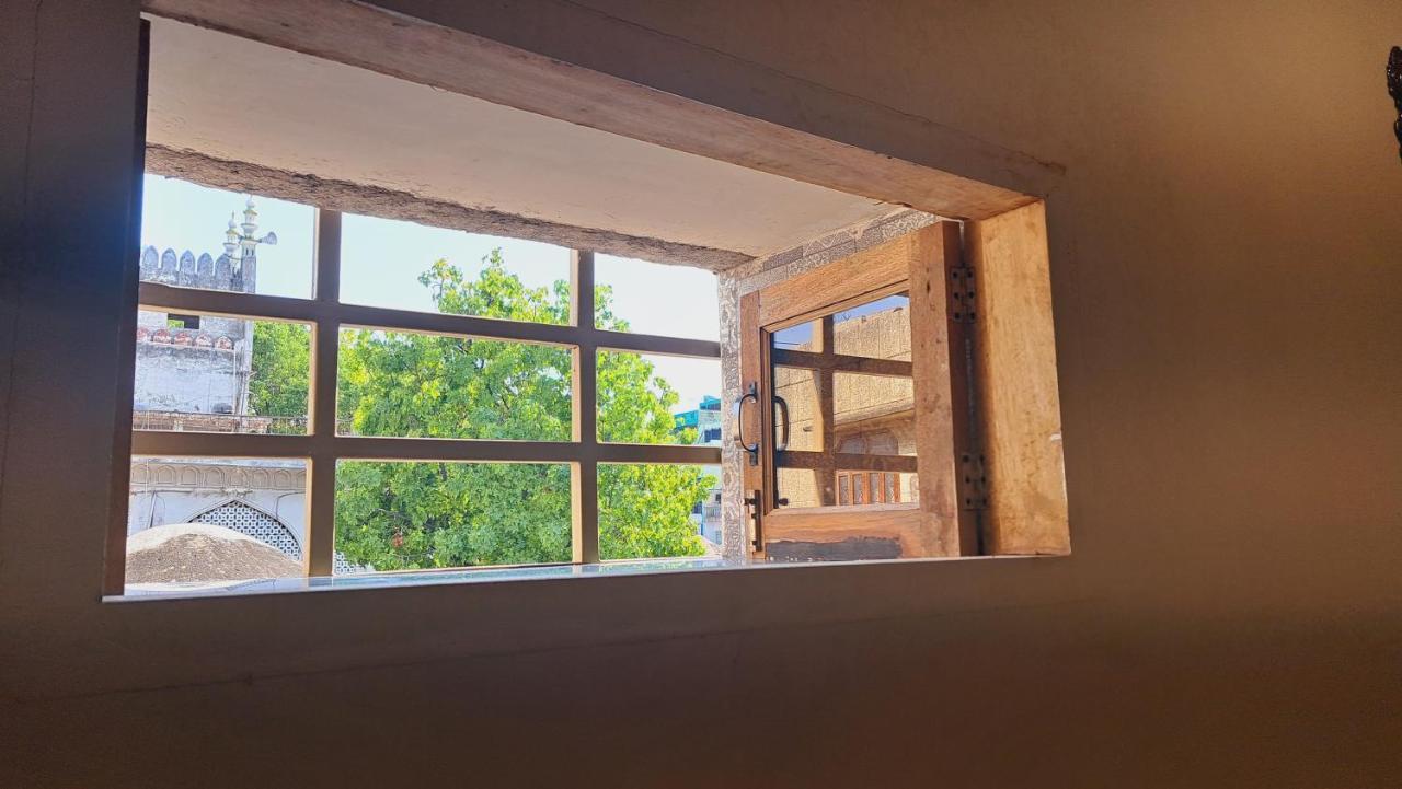 Sufi Khandar Home Stay New Delhi Exteriör bild