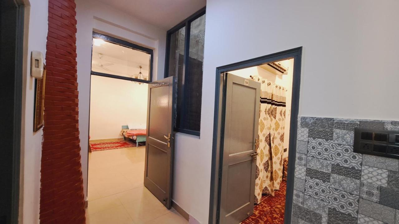 Sufi Khandar Home Stay New Delhi Exteriör bild