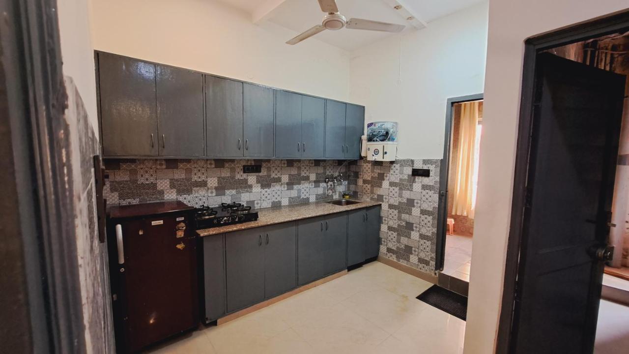 Sufi Khandar Home Stay New Delhi Exteriör bild