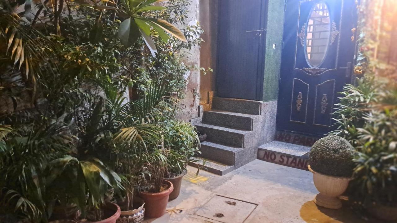 Sufi Khandar Home Stay New Delhi Exteriör bild