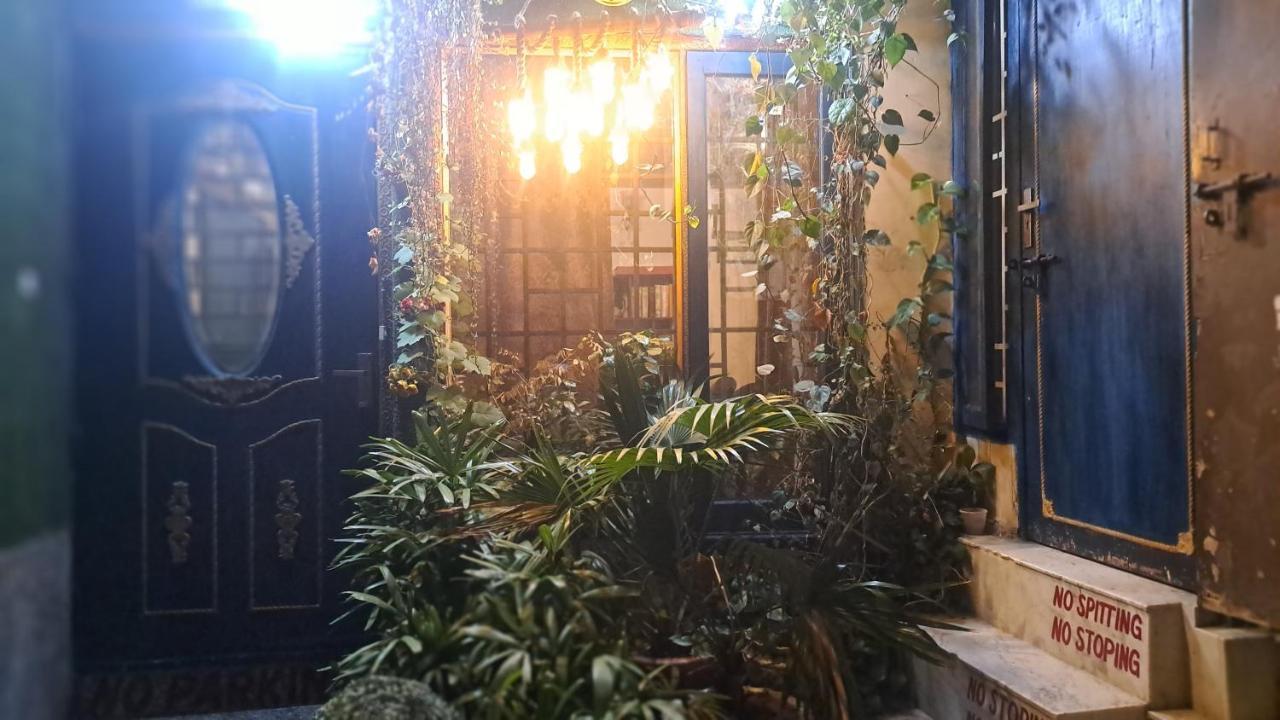 Sufi Khandar Home Stay New Delhi Exteriör bild