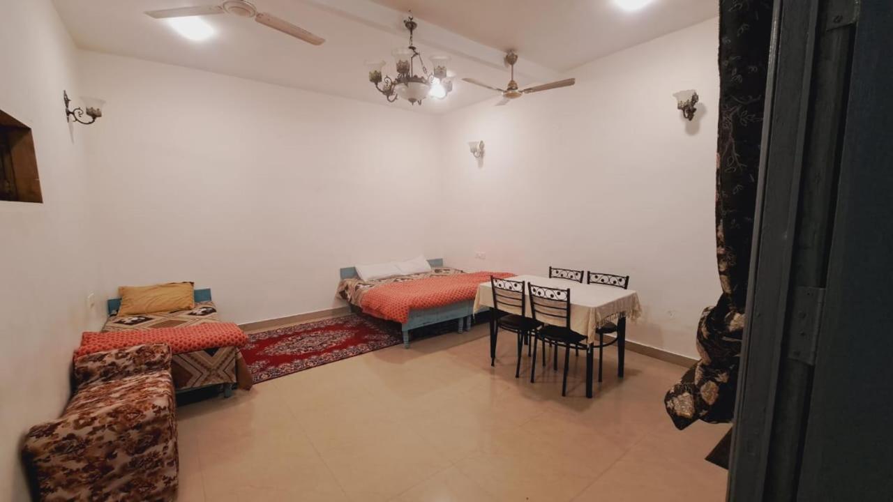 Sufi Khandar Home Stay New Delhi Exteriör bild